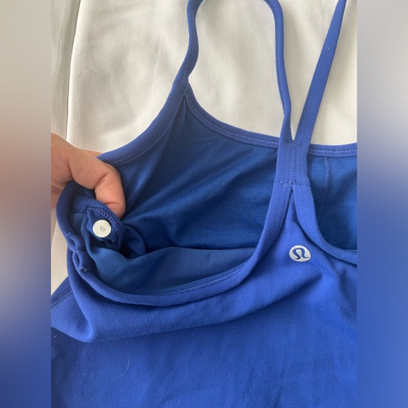 Women’s Lululemon Workout Top Sz. 6 - Picture 2 of 3